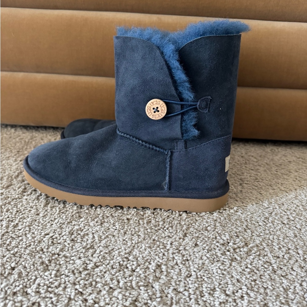 Pre owned blue mini Bailey button UGG boots